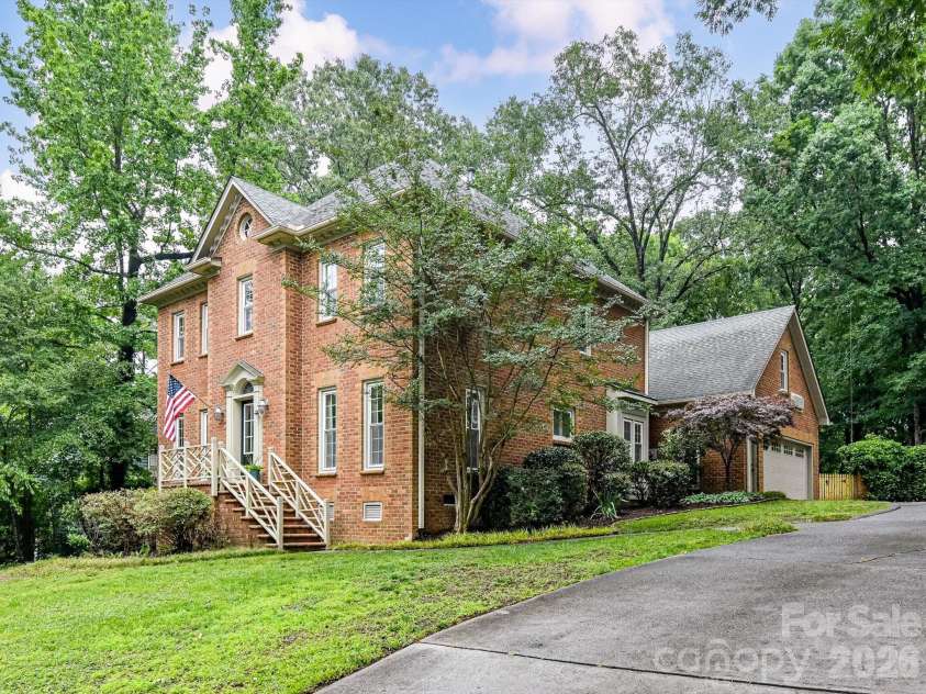 10341 Avondale Avenue, Charlotte, NC 28210.  MLS# CAR4380961, YatesRealty ID 25843. 10341 Avondale