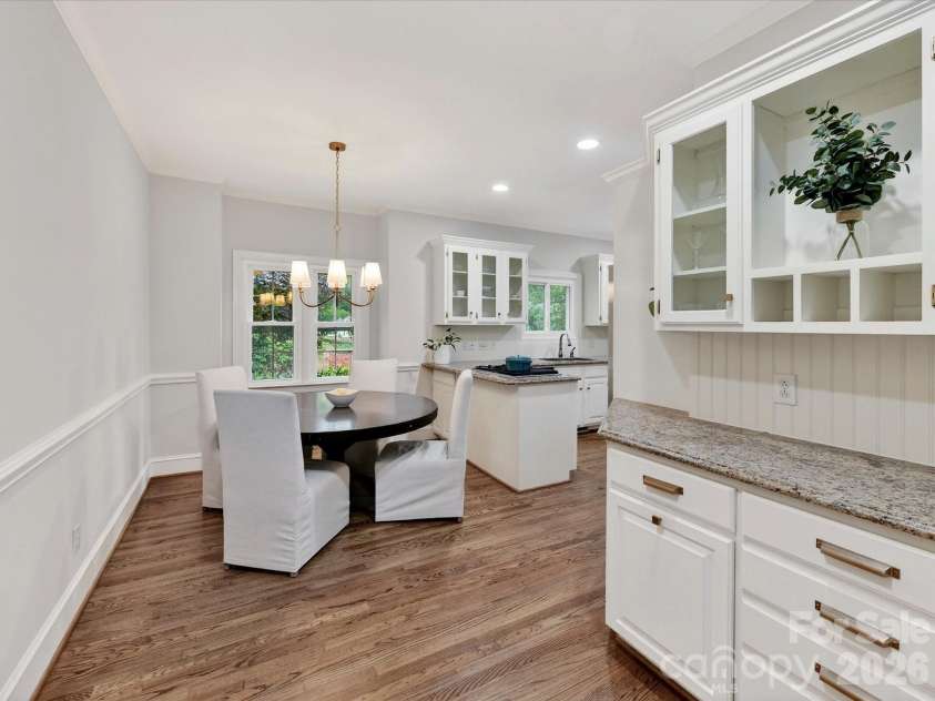 10341 Avondale Avenue, Charlotte, NC 28210.  MLS# CAR4380961, YatesRealty ID 25843. Breakfast Area
