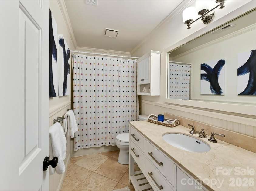 10341 Avondale Avenue, Charlotte, NC 28210.  MLS# CAR4380961, YatesRealty ID 25843. Hall - Full Bathroom