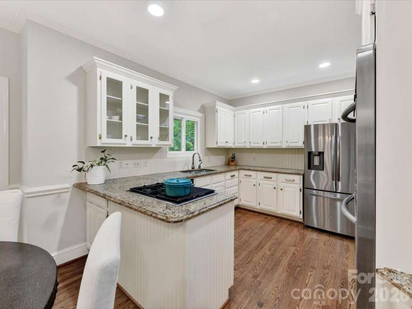 10341 Avondale Avenue, Charlotte, NC 28210.  MLS# CAR4380961, YatesRealty ID 25843. Kitchen
