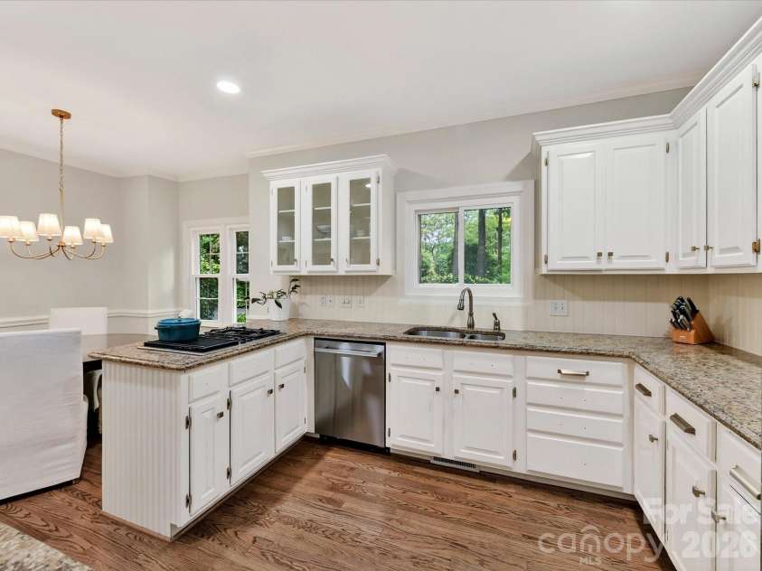 10341 Avondale Avenue, Charlotte, NC 28210.  MLS# CAR4380961, YatesRealty ID 25843. Kitchen