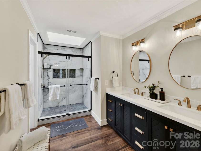 10341 Avondale Avenue, Charlotte, NC 28210.  MLS# CAR4380961, YatesRealty ID 25843. Primary Bath