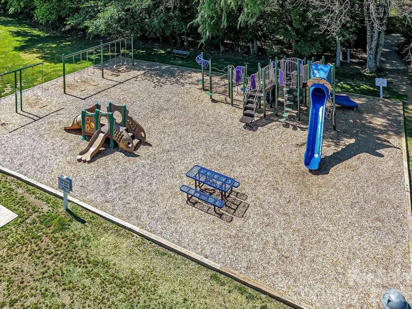 10341 Avondale Avenue, Charlotte, NC 28210.  MLS# CAR4380961, YatesRealty ID 25843. Recently updated playground