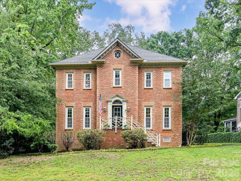 10341 Avondale Avenue, Charlotte, NC 28210.  MLS# CAR4380961, YatesRealty ID 25843. Welcome home!