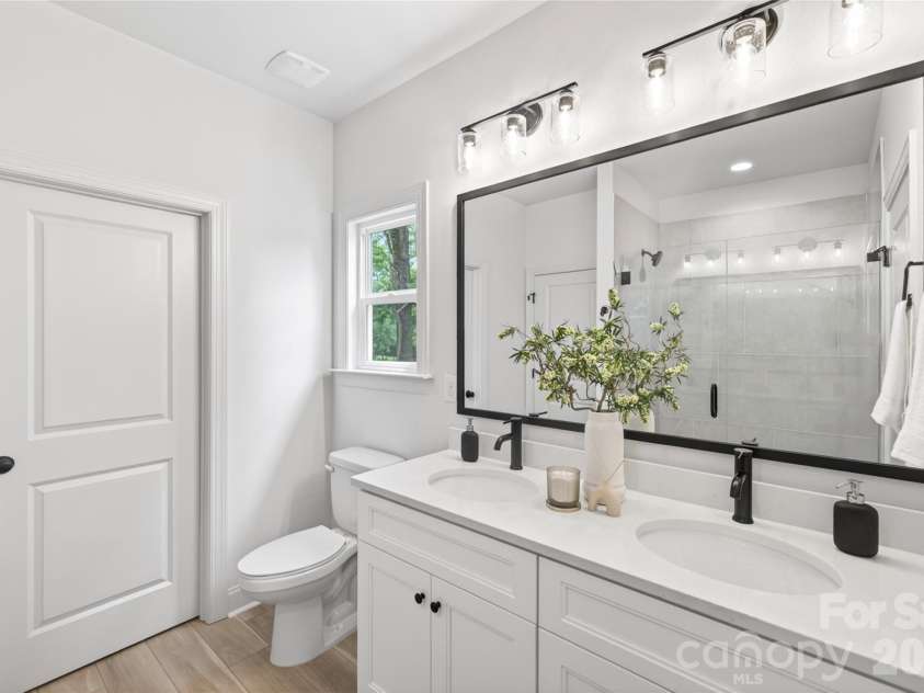 5400 Brickstone Drive, Charlotte, NC 28227.  MLS# CAR4377990, YatesRealty ID 25844. Primary Bathroom
