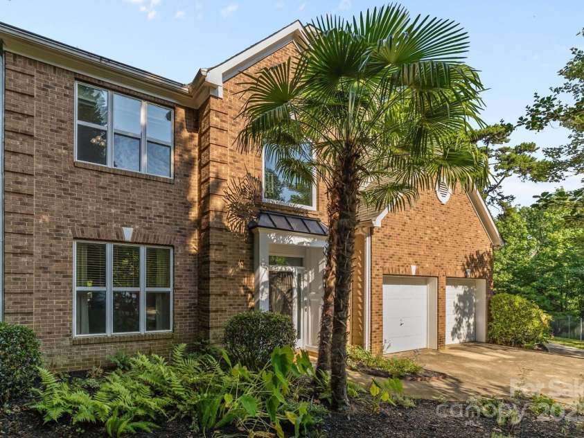 13934 Kings Carriage Lane, Charlotte, NC 28278.  MLS# CAR4271388, YatesRealty ID 25845. 