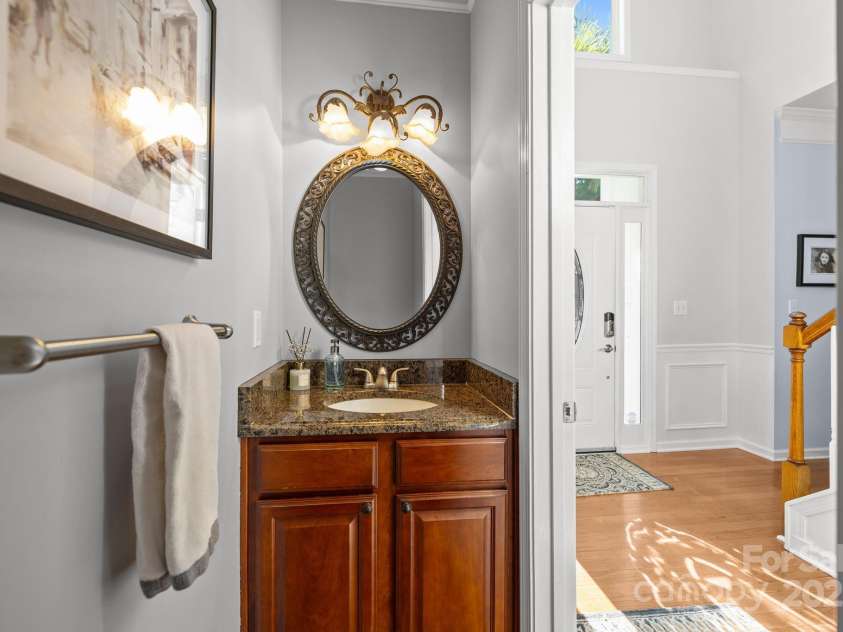 13934 Kings Carriage Lane, Charlotte, NC 28278.  MLS# CAR4271388, YatesRealty ID 25845. 