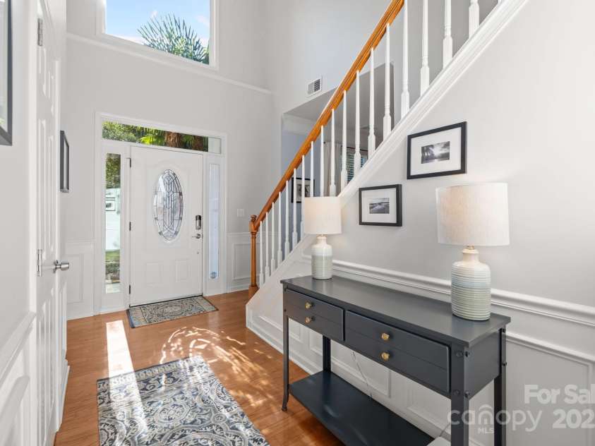 13934 Kings Carriage Lane, Charlotte, NC 28278.  MLS# CAR4271388, YatesRealty ID 25845. 