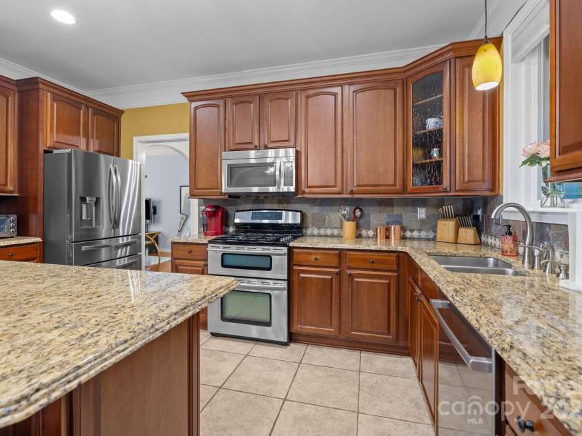 13934 Kings Carriage Lane, Charlotte, NC 28278.  MLS# CAR4271388, YatesRealty ID 25845. 
