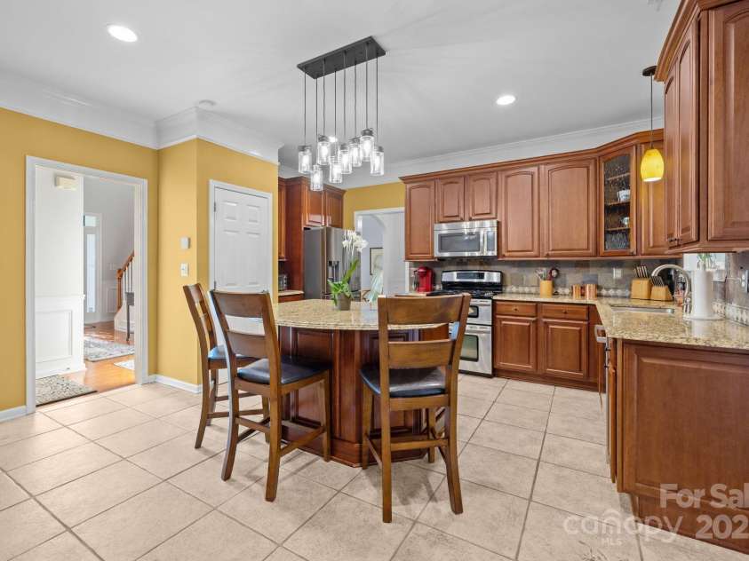13934 Kings Carriage Lane, Charlotte, NC 28278.  MLS# CAR4271388, YatesRealty ID 25845. 
