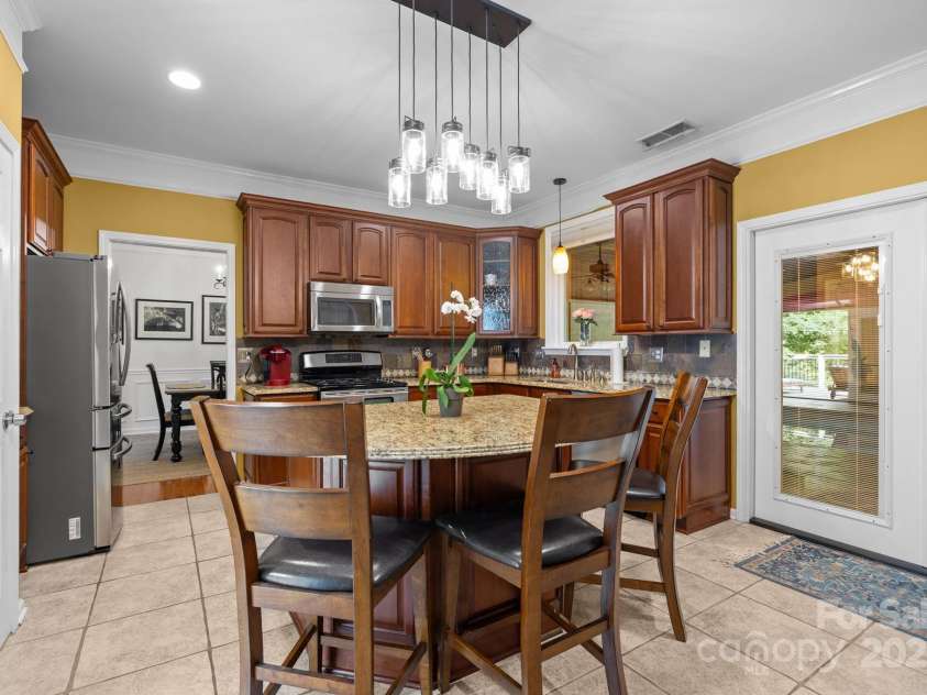 13934 Kings Carriage Lane, Charlotte, NC 28278.  MLS# CAR4271388, YatesRealty ID 25845. 