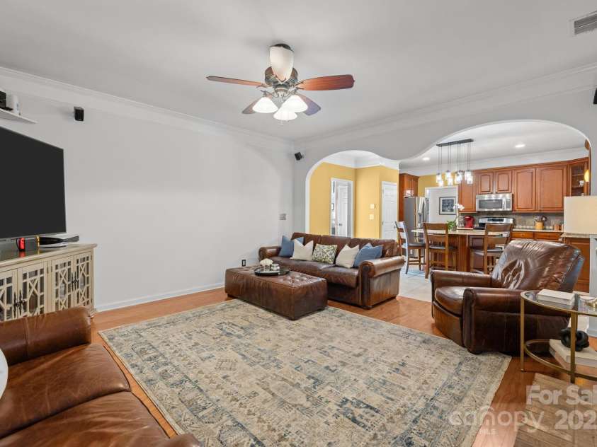 13934 Kings Carriage Lane, Charlotte, NC 28278.  MLS# CAR4271388, YatesRealty ID 25845. 