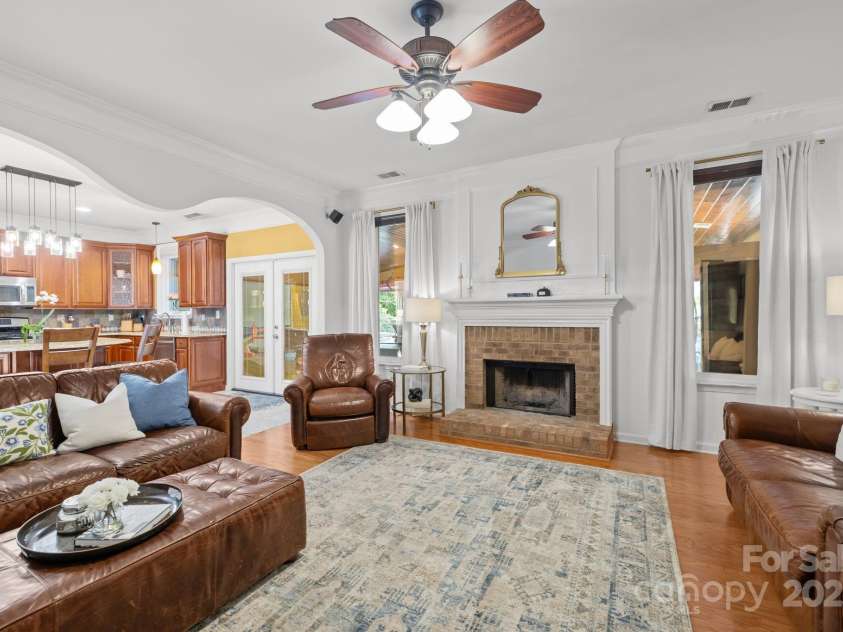13934 Kings Carriage Lane, Charlotte, NC 28278.  MLS# CAR4271388, YatesRealty ID 25845. 