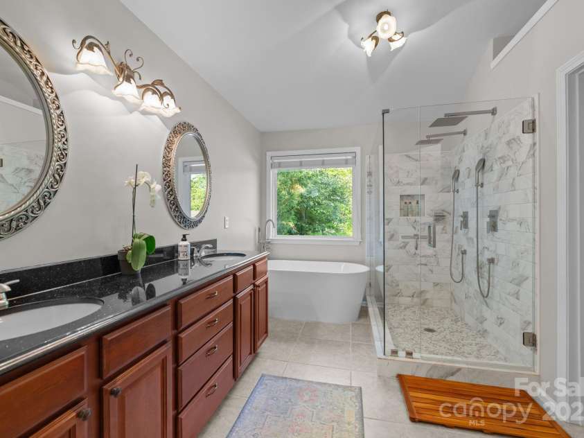 13934 Kings Carriage Lane, Charlotte, NC 28278.  MLS# CAR4271388, YatesRealty ID 25845. 