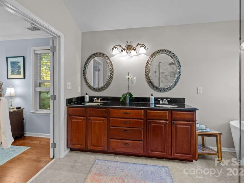 13934 Kings Carriage Lane, Charlotte, NC 28278.  MLS# CAR4271388, YatesRealty ID 25845. 