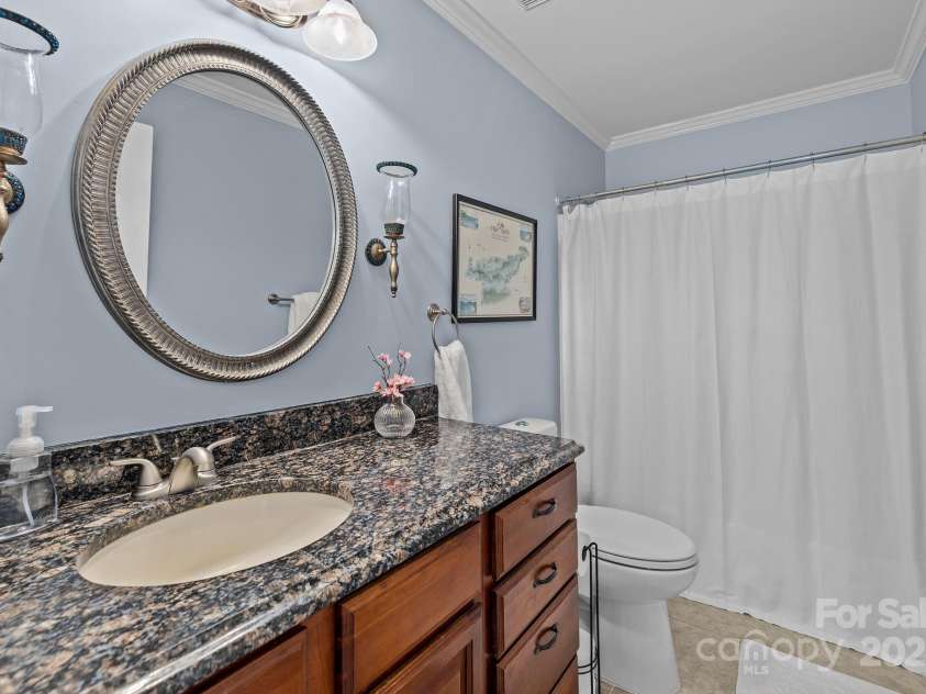 13934 Kings Carriage Lane, Charlotte, NC 28278.  MLS# CAR4271388, YatesRealty ID 25845. 