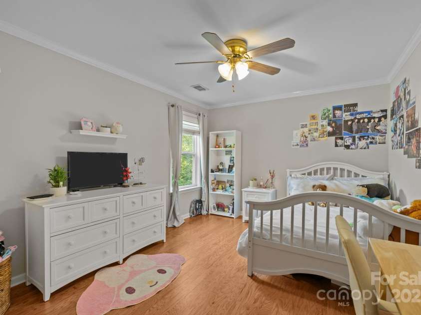 13934 Kings Carriage Lane, Charlotte, NC 28278.  MLS# CAR4271388, YatesRealty ID 25845. 