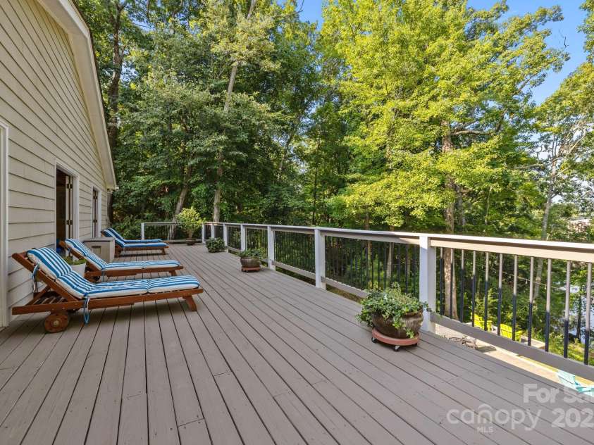 13934 Kings Carriage Lane, Charlotte, NC 28278.  MLS# CAR4271388, YatesRealty ID 25845. 