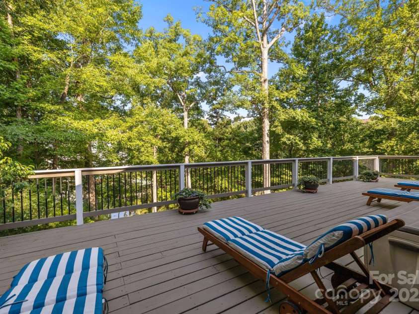 13934 Kings Carriage Lane, Charlotte, NC 28278.  MLS# CAR4271388, YatesRealty ID 25845. 