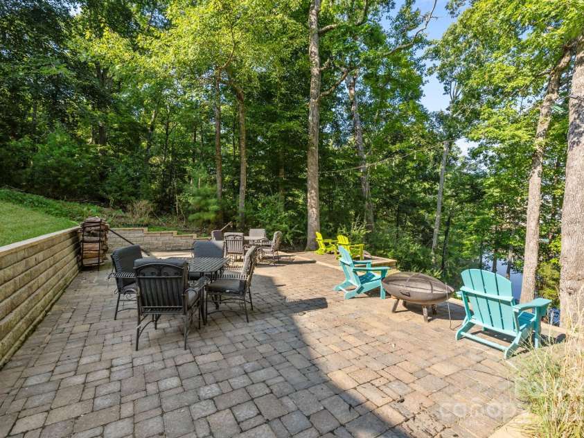 13934 Kings Carriage Lane, Charlotte, NC 28278.  MLS# CAR4271388, YatesRealty ID 25845. 