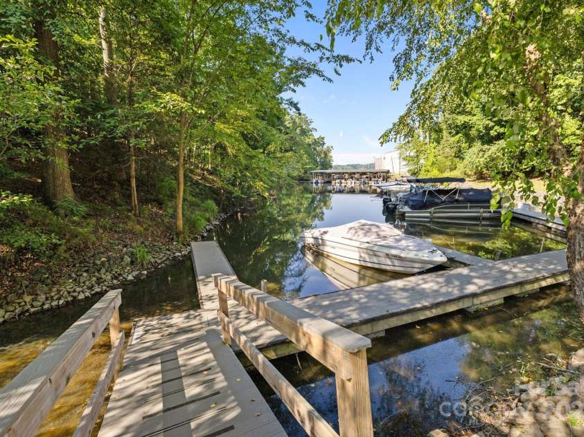 13934 Kings Carriage Lane, Charlotte, NC 28278.  MLS# CAR4271388, YatesRealty ID 25845. 