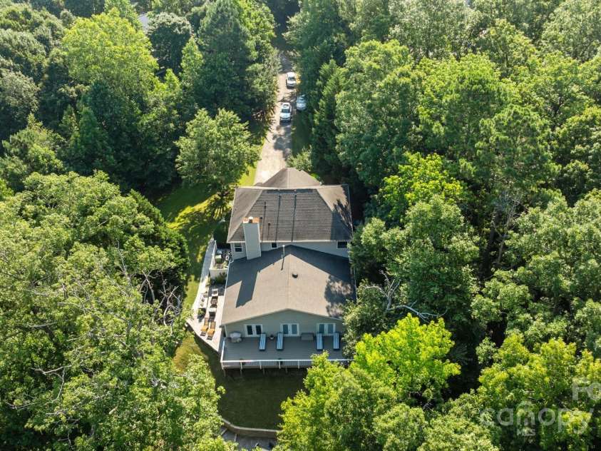 13934 Kings Carriage Lane, Charlotte, NC 28278.  MLS# CAR4271388, YatesRealty ID 25845. 