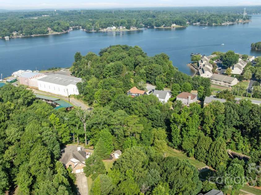 13934 Kings Carriage Lane, Charlotte, NC 28278.  MLS# CAR4271388, YatesRealty ID 25845. 