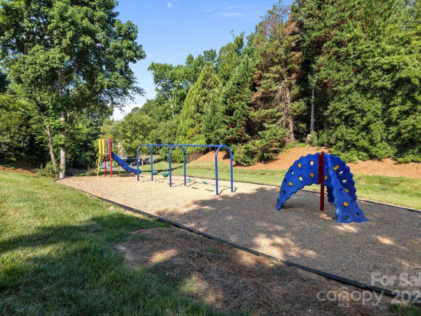 13934 Kings Carriage Lane, Charlotte, NC 28278.  MLS# CAR4271388, YatesRealty ID 25845. 