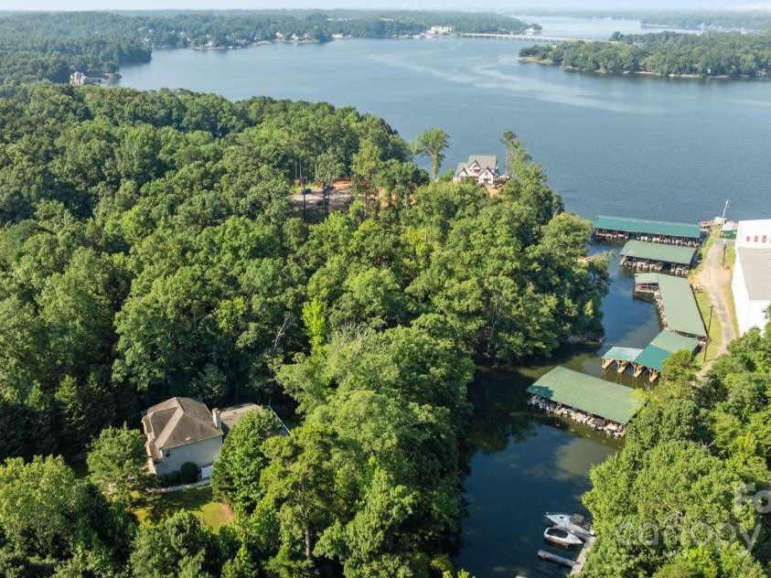 13934 Kings Carriage Lane, Charlotte, NC 28278.  MLS# CAR4271388, YatesRealty ID 25845. 