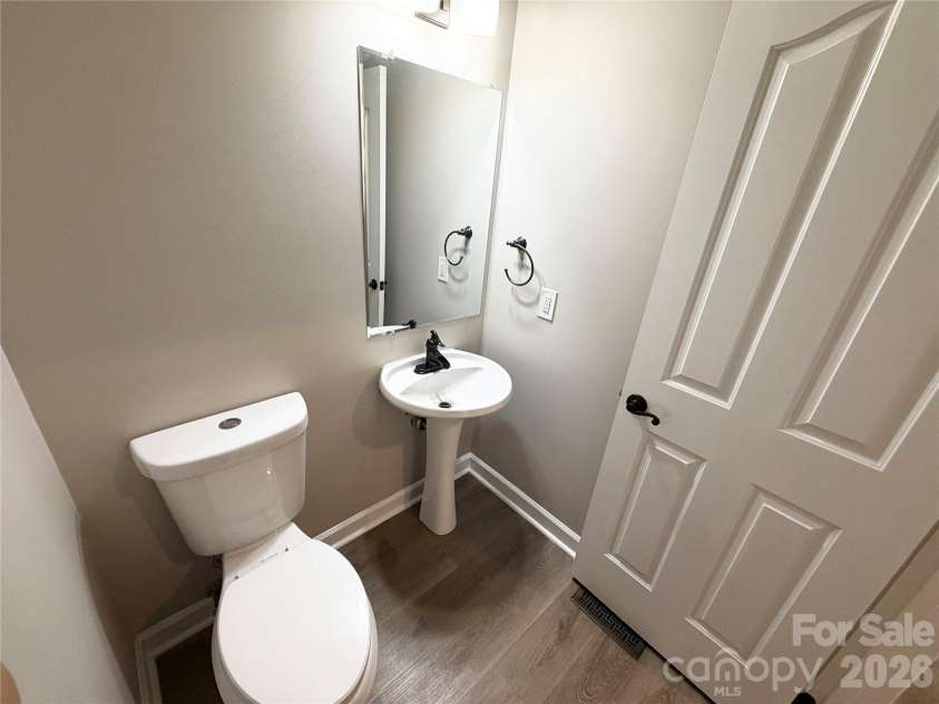 6000 Hunter Lane, Matthews, NC 28104.  MLS# CAR4381656, YatesRealty ID 25845. 
