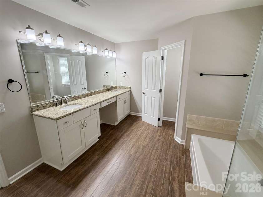 6000 Hunter Lane, Matthews, NC 28104.  MLS# CAR4381656, YatesRealty ID 25845. 