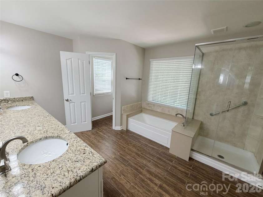 6000 Hunter Lane, Matthews, NC 28104.  MLS# CAR4381656, YatesRealty ID 25845. 