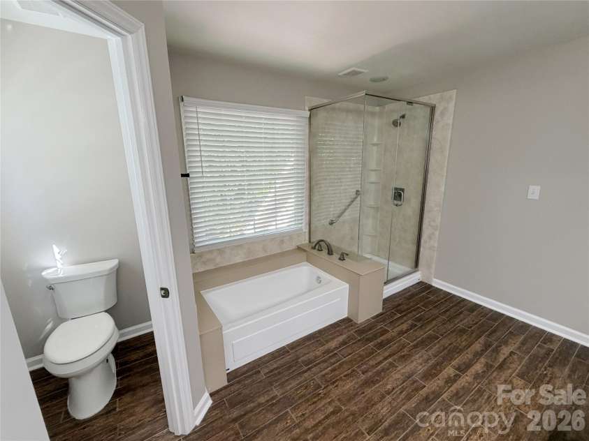 6000 Hunter Lane, Matthews, NC 28104.  MLS# CAR4381656, YatesRealty ID 25845. 
