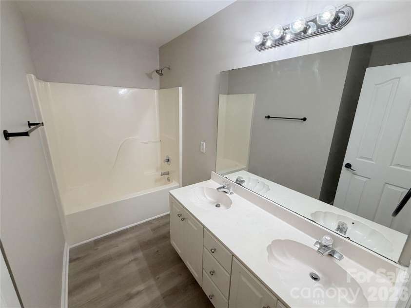 6000 Hunter Lane, Matthews, NC 28104.  MLS# CAR4381656, YatesRealty ID 25845. 