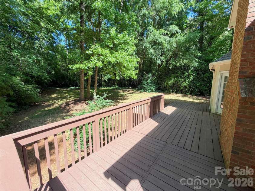 6000 Hunter Lane, Matthews, NC 28104.  MLS# CAR4381656, YatesRealty ID 25845. 