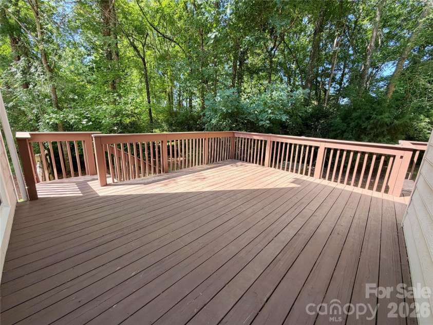 6000 Hunter Lane, Matthews, NC 28104.  MLS# CAR4381656, YatesRealty ID 25845. 