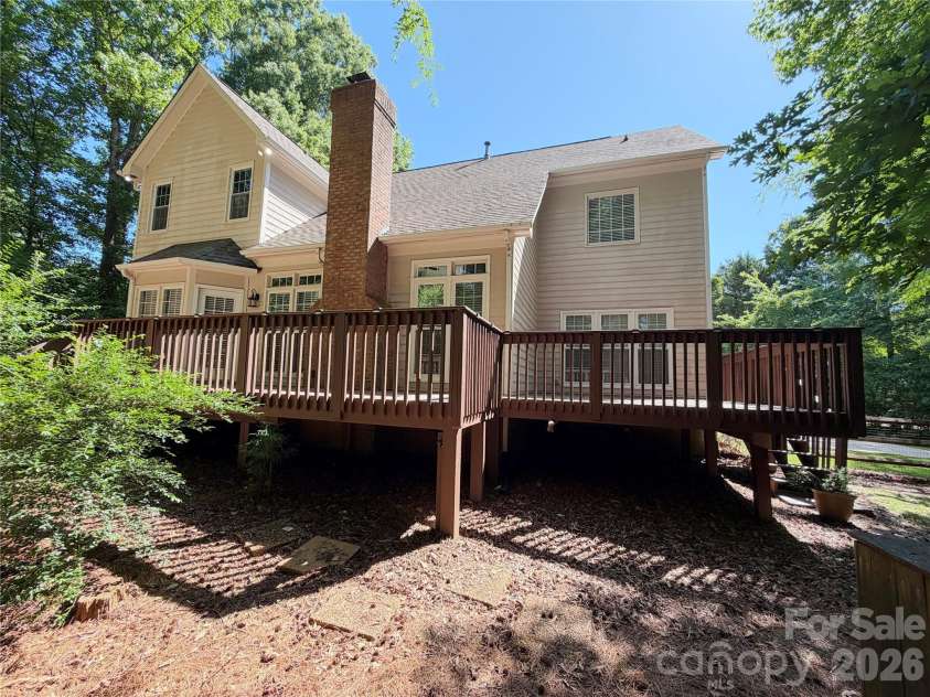 6000 Hunter Lane, Matthews, NC 28104.  MLS# CAR4381656, YatesRealty ID 25845. 