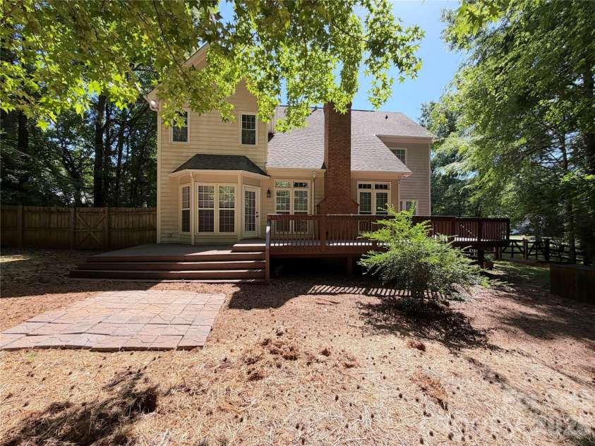 6000 Hunter Lane, Matthews, NC 28104.  MLS# CAR4381656, YatesRealty ID 25845. 