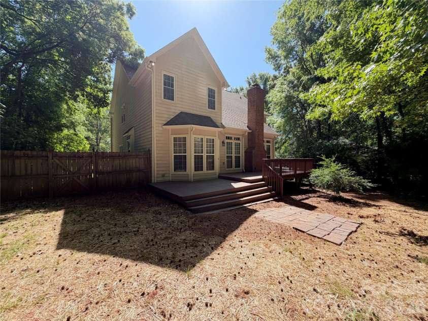 6000 Hunter Lane, Matthews, NC 28104.  MLS# CAR4381656, YatesRealty ID 25845. 