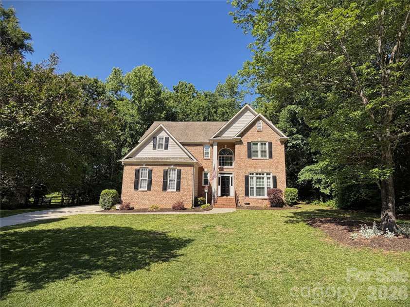 6000 Hunter Lane, Matthews, NC 28104.  MLS# CAR4381656, YatesRealty ID 25845. 