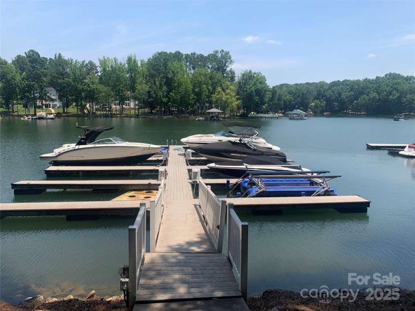 105 Gammon Point Court, Mooresville, NC 28117.  MLS# CAR4278553, YatesRealty ID 25846. 