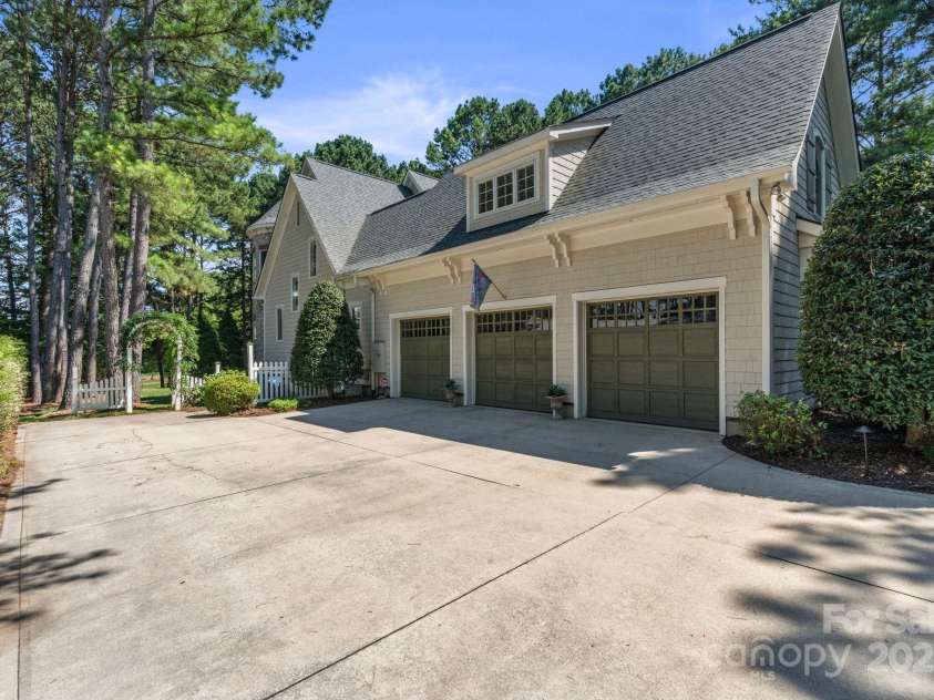 105 Gammon Point Court, Mooresville, NC 28117.  MLS# CAR4278553, YatesRealty ID 25846. 