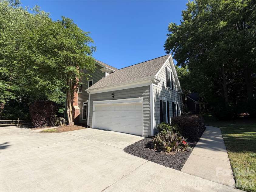 4714 Avonwood Lane, Charlotte, NC 28270.  MLS# CAR4382101, YatesRealty ID 25846. 