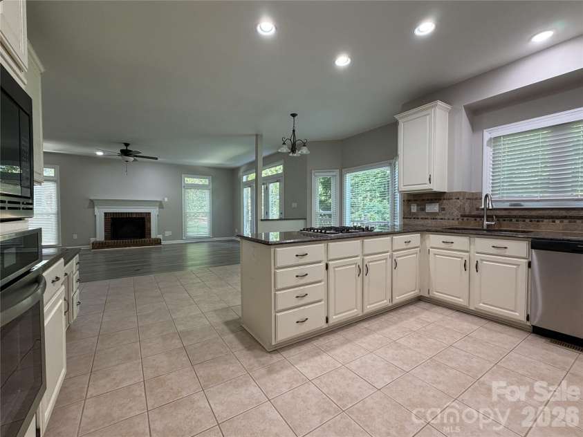 4714 Avonwood Lane, Charlotte, NC 28270.  MLS# CAR4382101, YatesRealty ID 25846. 