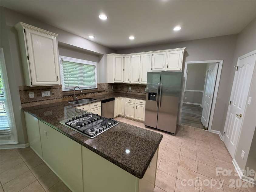 4714 Avonwood Lane, Charlotte, NC 28270.  MLS# CAR4382101, YatesRealty ID 25846. 
