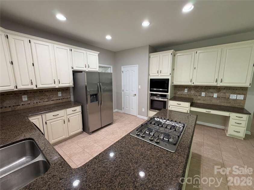 4714 Avonwood Lane, Charlotte, NC 28270.  MLS# CAR4382101, YatesRealty ID 25846. 