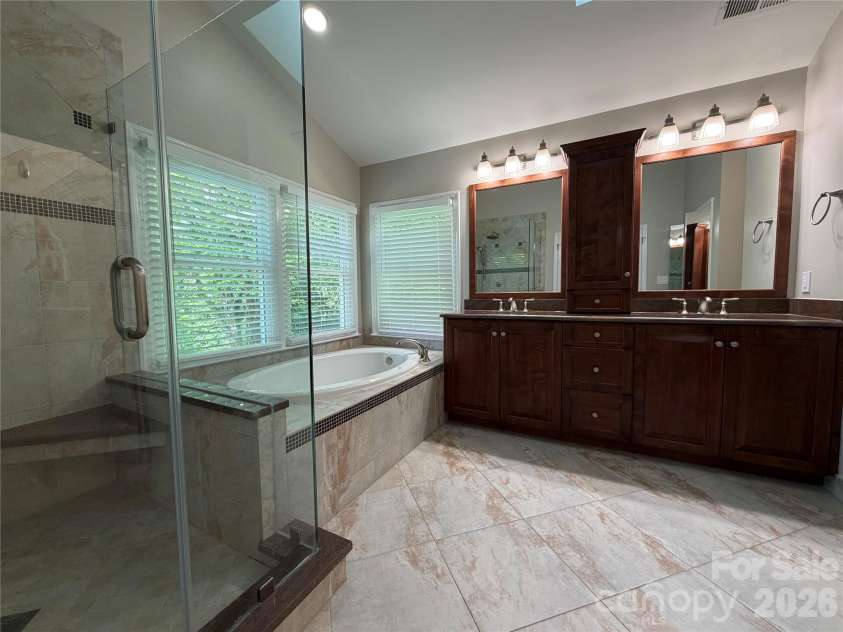 4714 Avonwood Lane, Charlotte, NC 28270.  MLS# CAR4382101, YatesRealty ID 25846. 