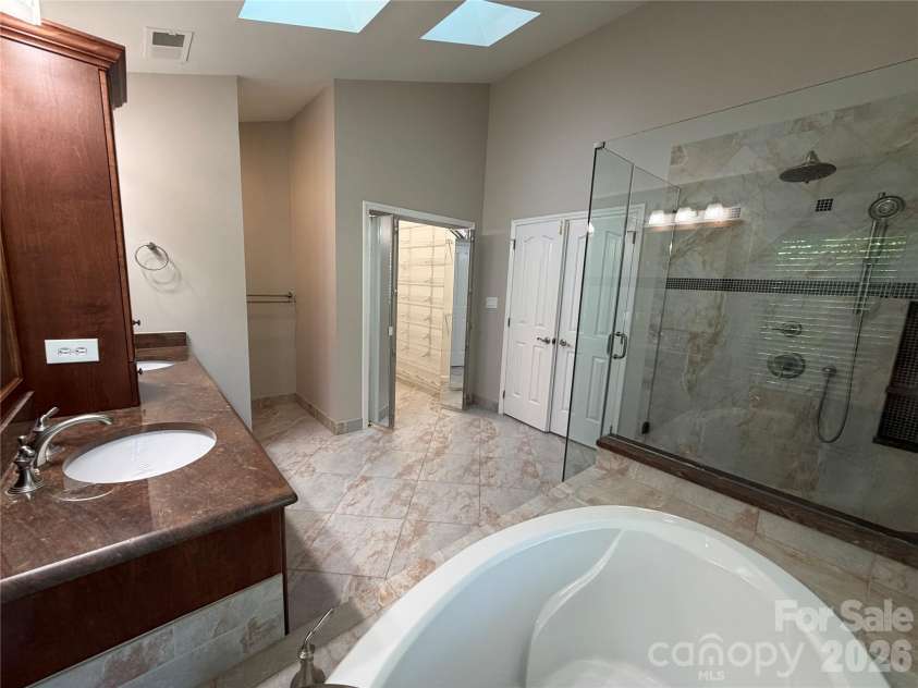 4714 Avonwood Lane, Charlotte, NC 28270.  MLS# CAR4382101, YatesRealty ID 25846. 
