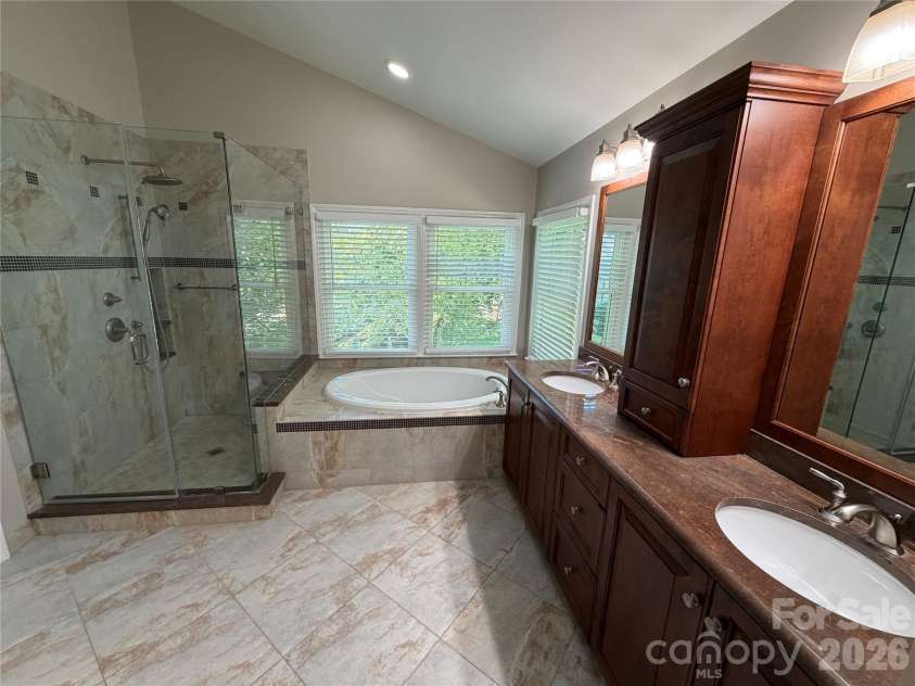 4714 Avonwood Lane, Charlotte, NC 28270.  MLS# CAR4382101, YatesRealty ID 25846. 