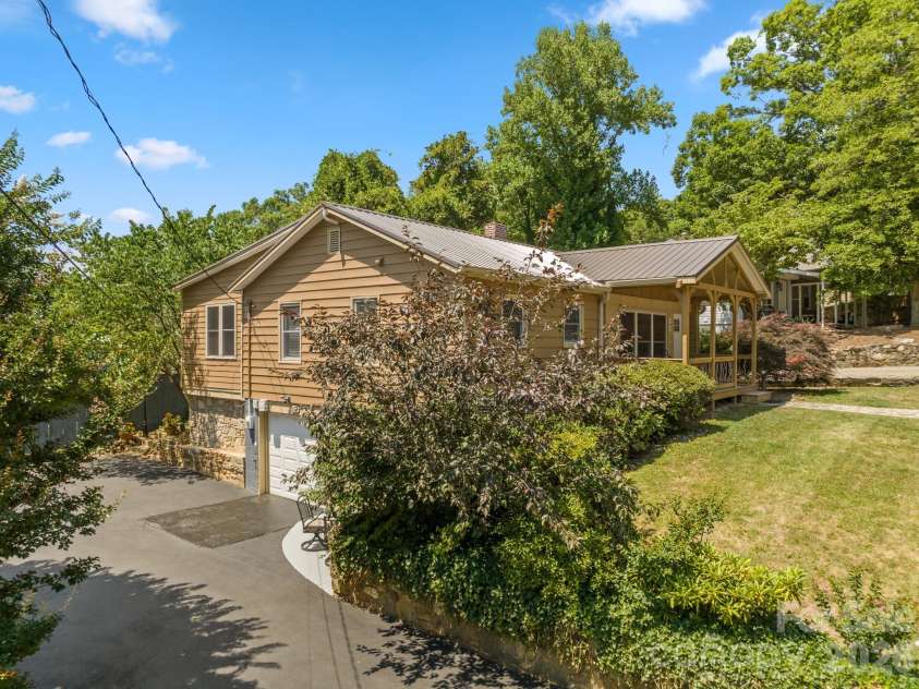 104 Maney Avenue, Asheville, NC 28804.  MLS# CAR4155681, YatesRealty ID 25848. 